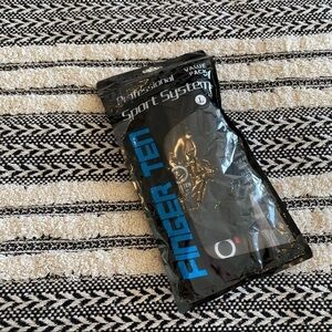 NWT finger ten professional sport system gold gloves sz.L black